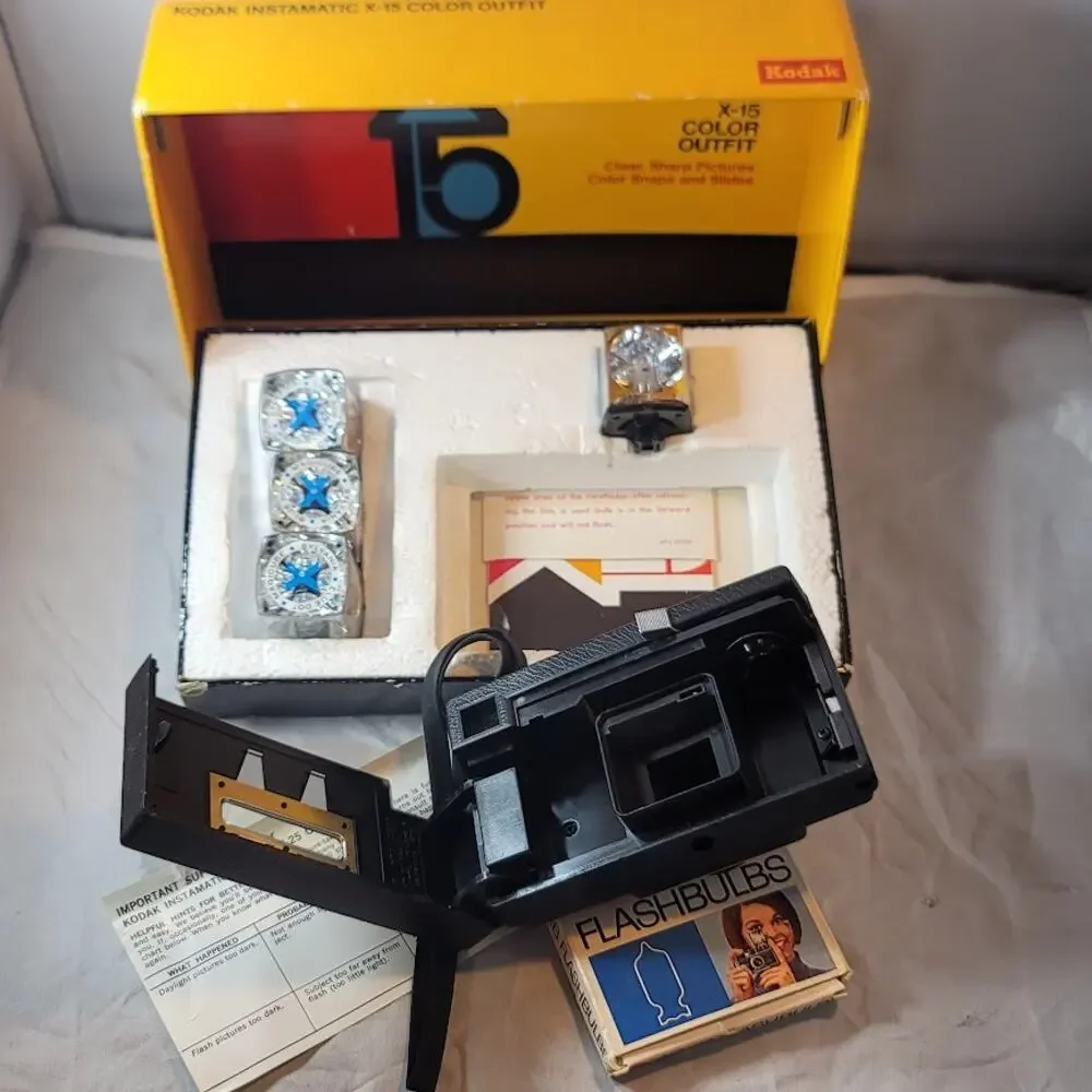 Kodak Instamatic X-15 Color Outfit Camera in box with Flash